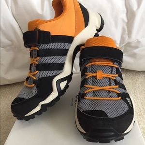 Adidas Boys Size 4 sneakers. Barely worn.